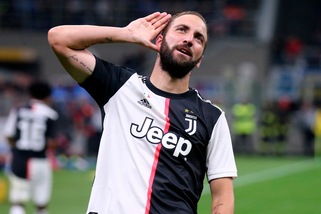 Higuain in vantaggio per Juve-Bologna