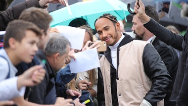 Hamilton: "Quando guardo il mondo lì fuori penso al ritiro"