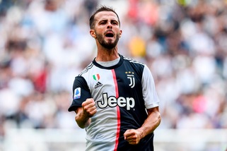 Pjanic fa 30 anni, gli auguri della Juve: "Un leader, hai il nostro DNA"