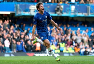 Premier League, Marcos Alonso decisivo nel Chelsea. Solo 4' per Kean