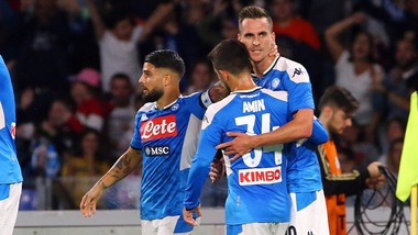 Milik si sblocca e il Napoli va: la doppietta manda ko il Verona