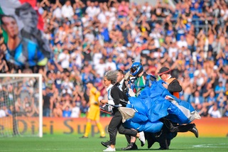 Sassuolo-Inter, un paracadutista "invade" il Mapei Stadium