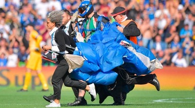 Sassuolo-Inter, un paracadutista "invade" il Mapei Stadium
