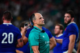 Foto coi tifosi del Galles, l'arbitro Peyper escluso dalle semifinali