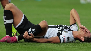 Parma, Inglese ko: distorsione alla caviglia con lesione tibio-peroneale