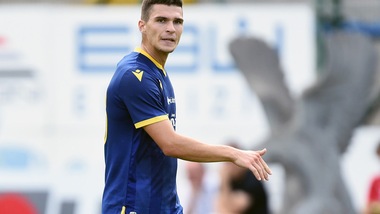 Verona, lesione al menisco per Tupta