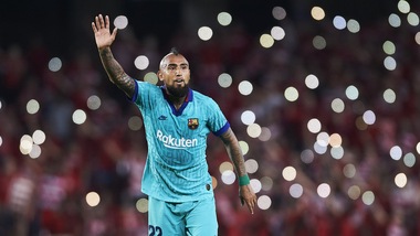 Barcellona, Vidal rammaricato: "Stare in panchina pesa, ma sono sempre pronto"