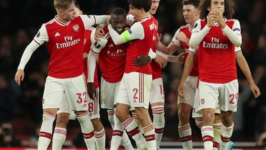 Manchester United di misura a Belgrado. Vittoria in rimonta per l'Arsenal