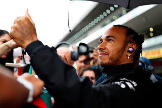 Hamilton con i guantoni: sfida sul ring a Julio Chavez