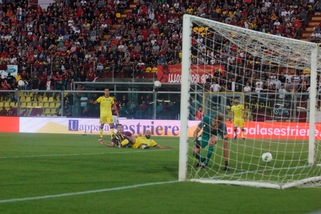 Livorno-Pisa 1-0. Un autogol di Benedetti decide il derby