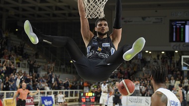 La Dolomiti Trento supera Treviso. Virtus Bologna e Reyer ok