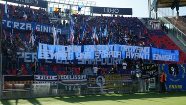 I tifosi della Sampdoria incoraggiano Mihajlovic: "Avanti Sinisa"