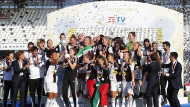 Juve, ecco la prima Supercoppa femminile: Girelli e Staskova stendono la Fiorentina