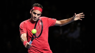 Federer vince per la decima volta a Basilea. Ko De Minaur