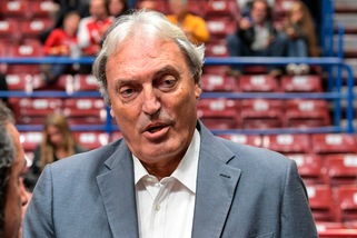 L'Olimpia Milano premia Dino Meneghin: ritirata la sua numero "11"