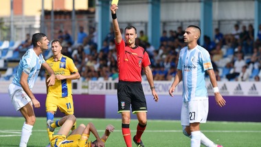 Serie B, le designazioni: Empoli-Spezia, arbitra Serra. Chievo-Crotone a Marinelli