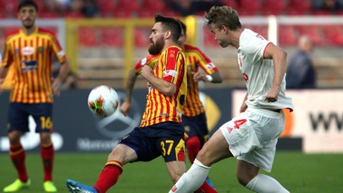 Lecce, infiammazione al tendine per Majer. Farias: lesione muscolare