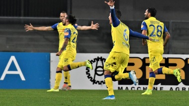 Serie B: il Chievo stende il Crotone, pari tra Perugia e Ascoli, Venezia ko con il Pordenone