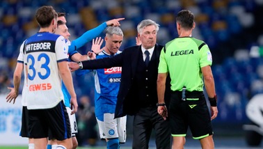 Napoli-Atalanta 2-2 tra emozioni e proteste: sugli spalti c'è Hamsik