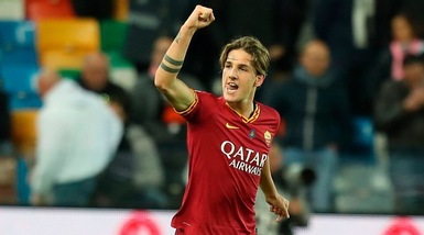 Roma irresistibile: 4-0 all'Udinese nonostante l'espulsione di Fazio