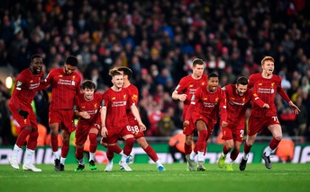 Coppa di Lega inglese, Liverpool ai rigori dopo il 5-5 con l'Arsenal. Ok United e Aston Villa