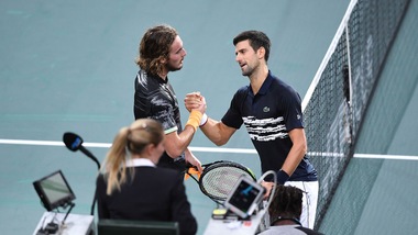 Djokovic annienta Tsitsipas e va in semifinale a Parigi-Bercy
