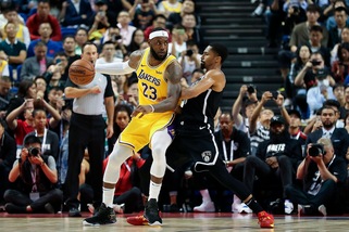 Nba, ok gli Spurs di Belinelli contro i Warriors. Lakers e Brooklyn vincenti