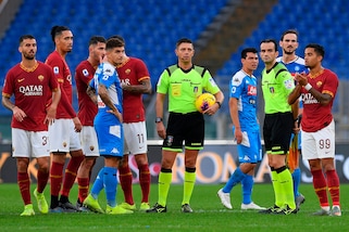 Roma, cori contro Napoli: match sospeso 1' per discriminazione territoriale
