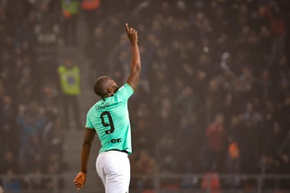 Inter, Lukaku "salva" Conte a Bologna