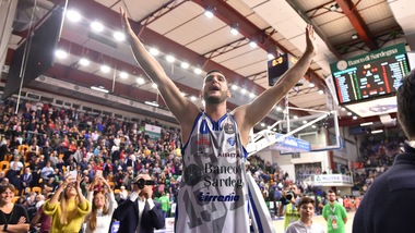 La Dinamo Sassari distrugge la Virtus Roma