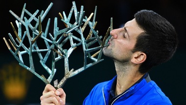 Djokovic vince la finale a Bercy contro Shapovalov