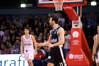 Serie A, Virtus Bologna in fuga, Milano annienta Varese. Fortitudo ko