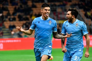 Il Milan cede alla Lazio all'83': decide Correa