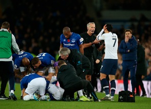 Everton indaga su insulti razzisti a Son dopo il fallo su Gomes