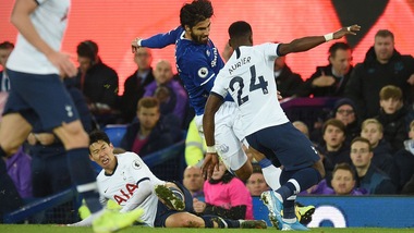 Everton, intervento perfettamente riuscito per André Gomes