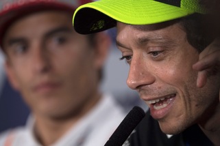 Rossi e Marquez lodano Hamilton: "È stato un trionfo incredibile"
