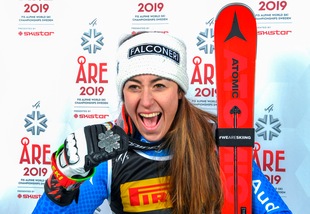 Paura per Sofia Goggia, illesa dopo un incidente in auto