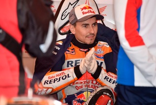 MotoGp, Ezpeleta: "Lorenzo non può continuare così"