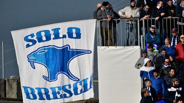 Brescia, tensioni tra ultras fuori dallo stadio