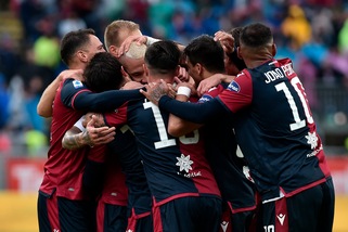 Cagliari-Fiorentina 5-2: continua lo show dei rossoblù