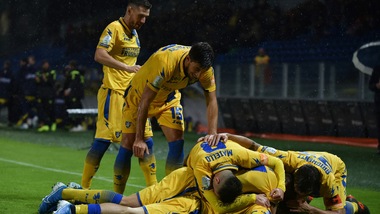 Serie B, il Frosinone rovina i piani del Chievo: 2-0 firmato Dionisi e Paganini