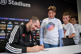 Juve, Chiellini: "Da piccolo tifavo Milan. Ora non c'è nessuno sulla terra più juventino di me"