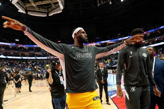 Nba, LeBron James trascina i Lakers. Vittoria per i Pelicans di Melli