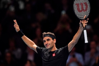 Federer vola in semifinale delle Atp Finals: Djokovic sconfitto 6-4 6-3