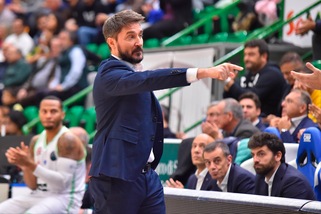 Sassari, Pozzecco: "In Europa, pochi giocano a basket come noi"