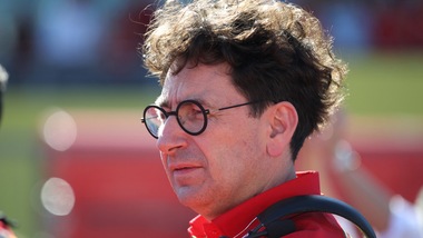 Ferrari, furia Binotto: “Vettel e Leclerc hanno danneggiato team”