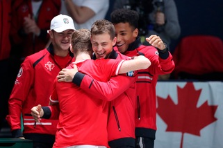 Coppa Davis, il Canada batte gli Stati Uniti e vola ai quarti. L'Italia spera ancora
