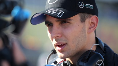 F1, Ad Abu Dhabi Ocon sulla Renault per i test