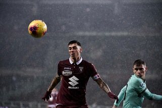 Torino, si ferma Baselli: problema muscolare