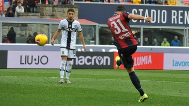 Il Parma va avanti, il Bologna lo riacciuffa: Dzemaili fa 2-2 nel finale